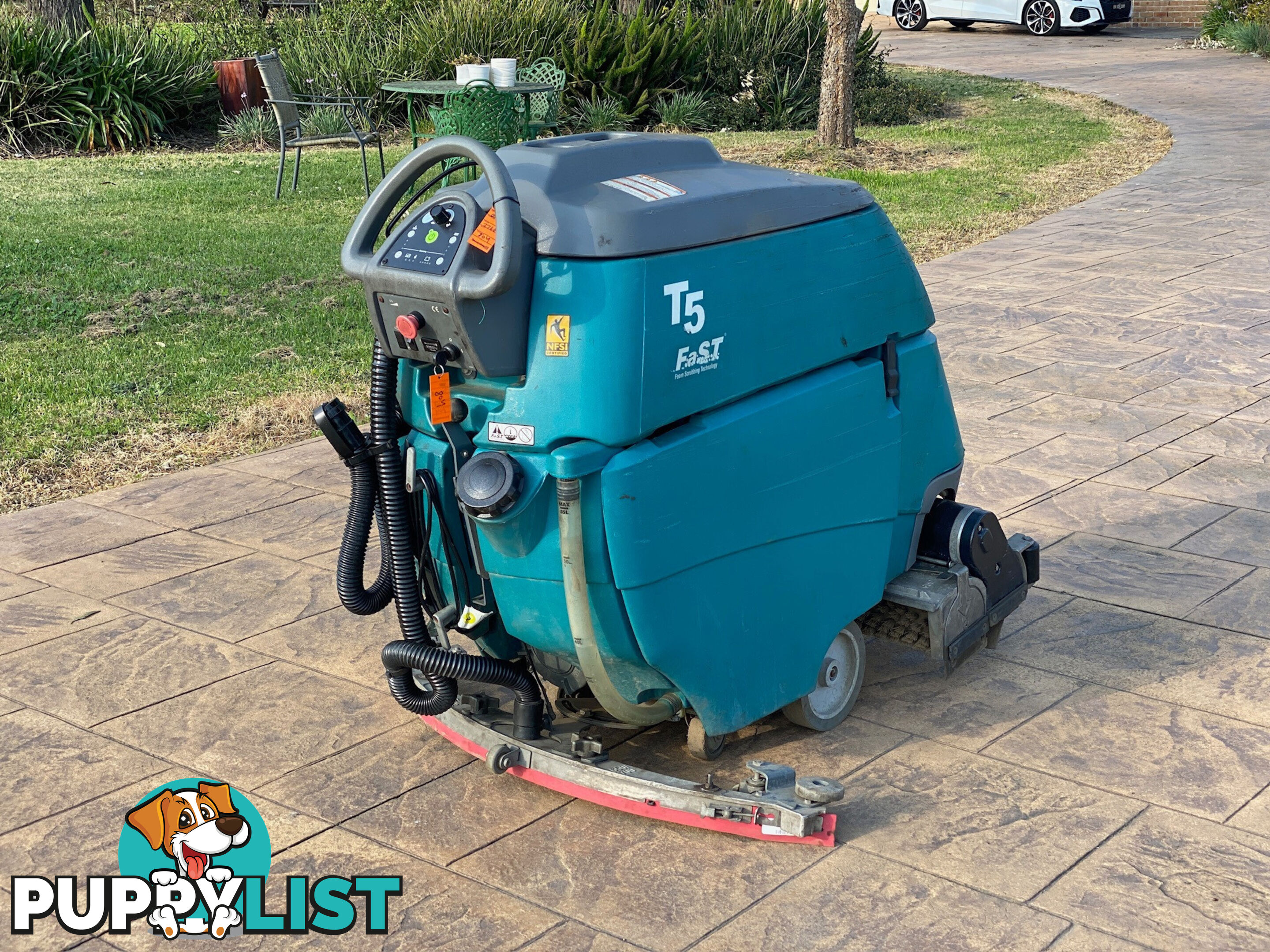 Tennant T5 Sweeper Sweeping/Cleaning