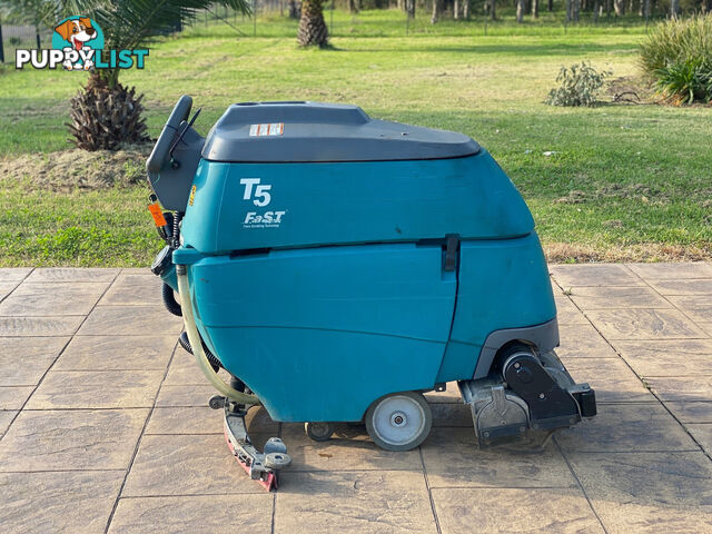 Tennant T5 Sweeper Sweeping/Cleaning