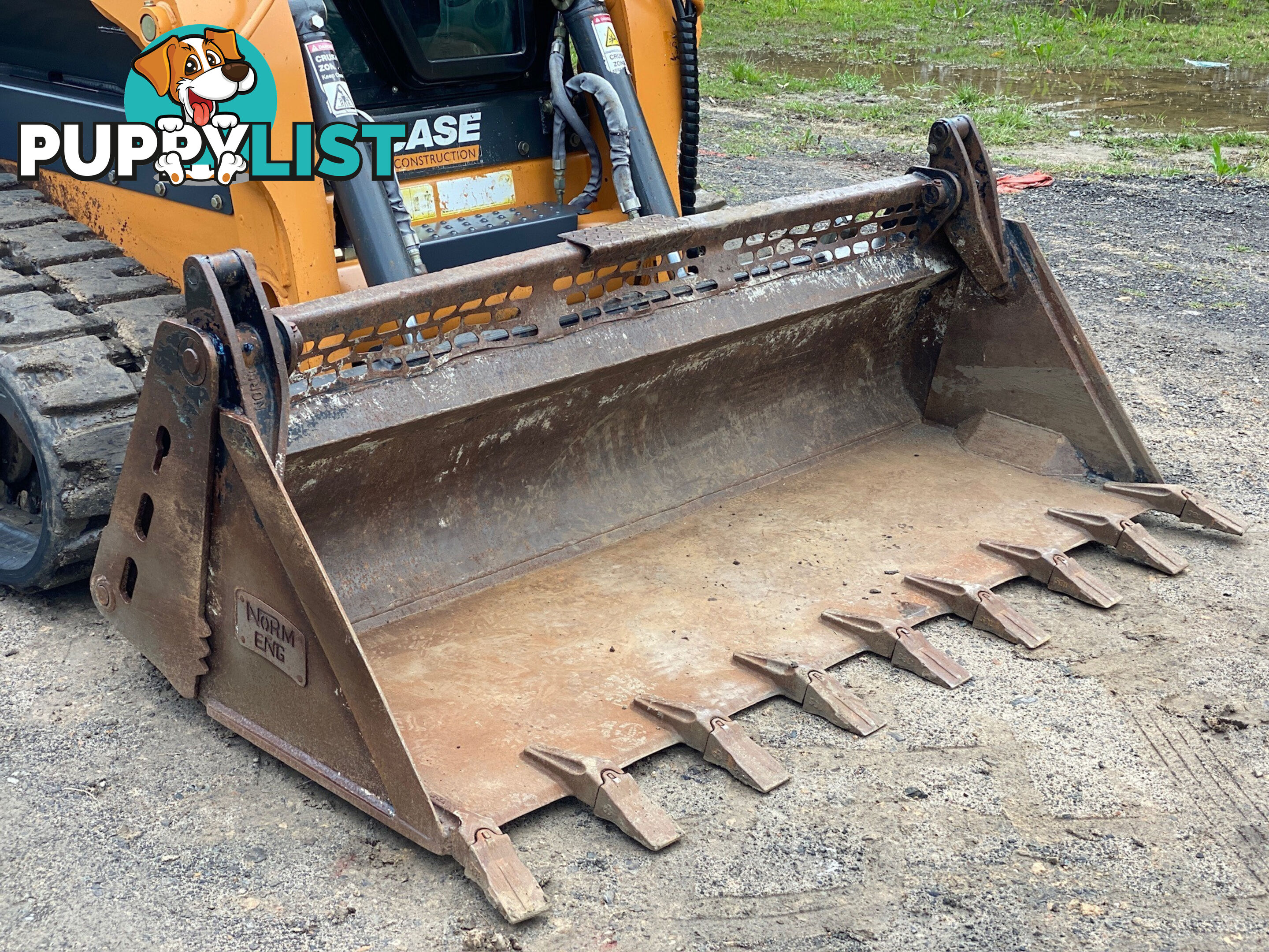 CASE TR320 Skid Steer Loader