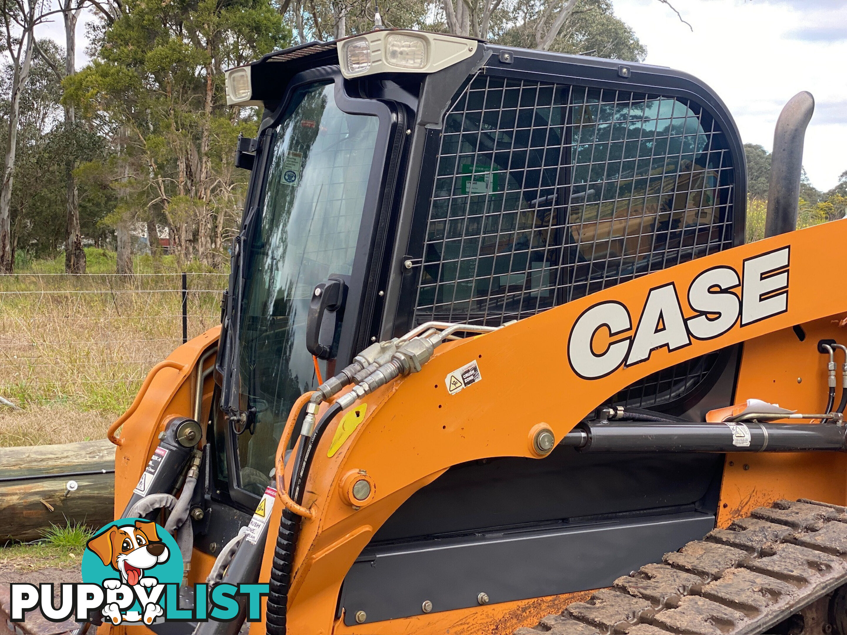 CASE TR320 Skid Steer Loader