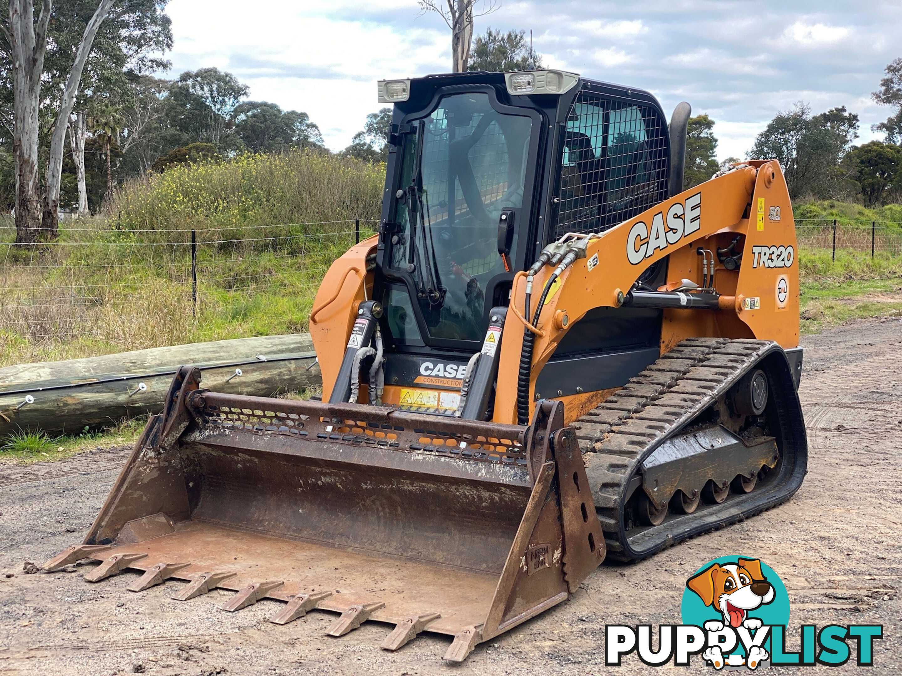 CASE TR320 Skid Steer Loader