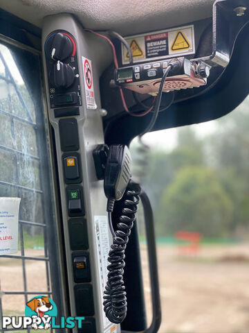 CASE TR320 Skid Steer Loader