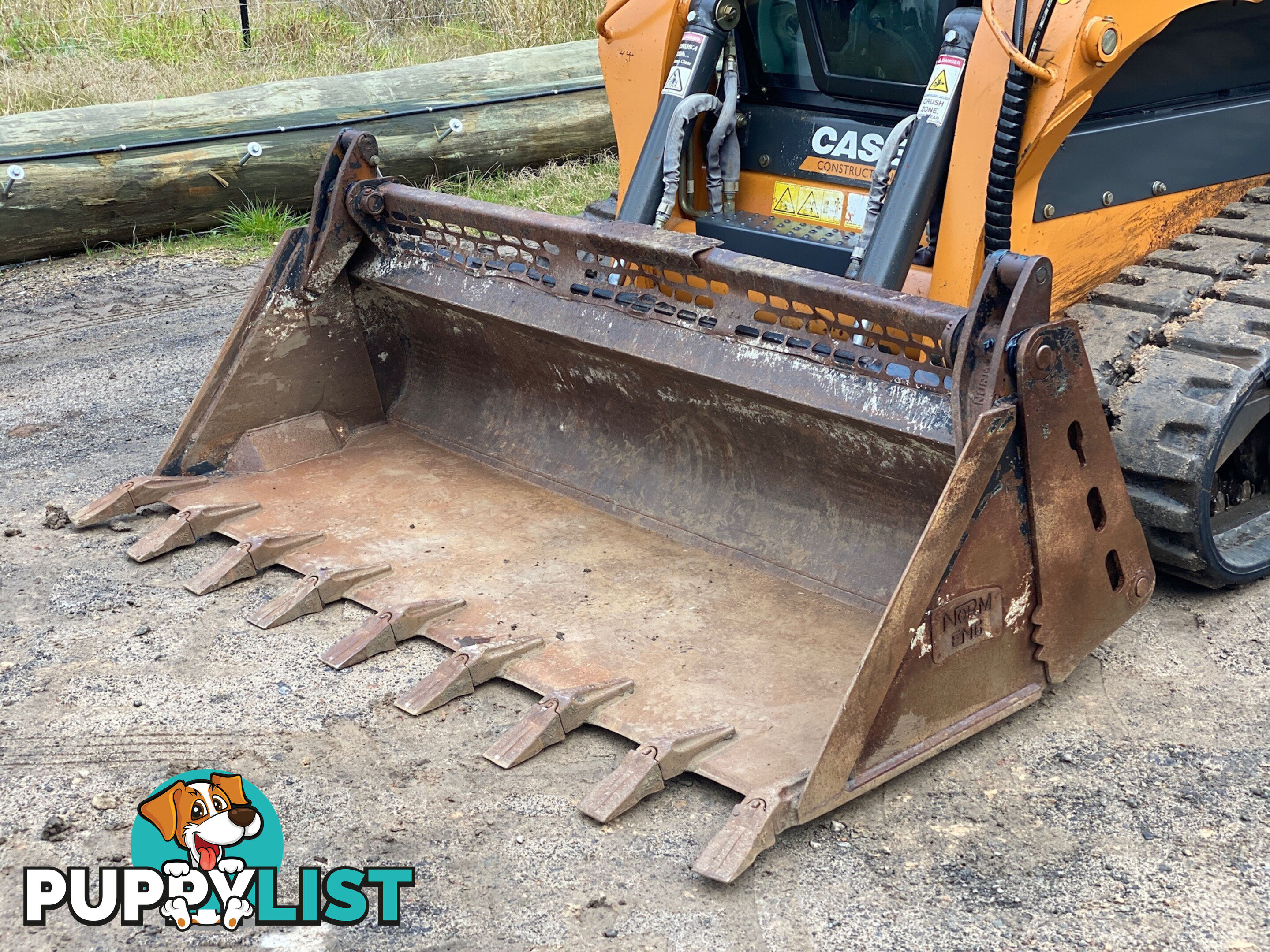 CASE TR320 Skid Steer Loader