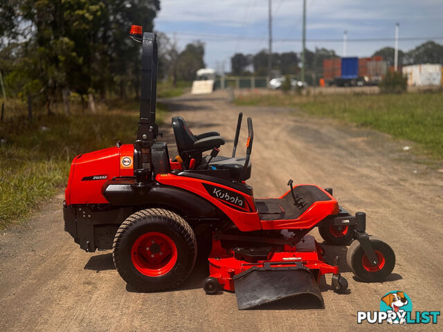 Kubota ZG332 Zero Turn Lawn Equipment