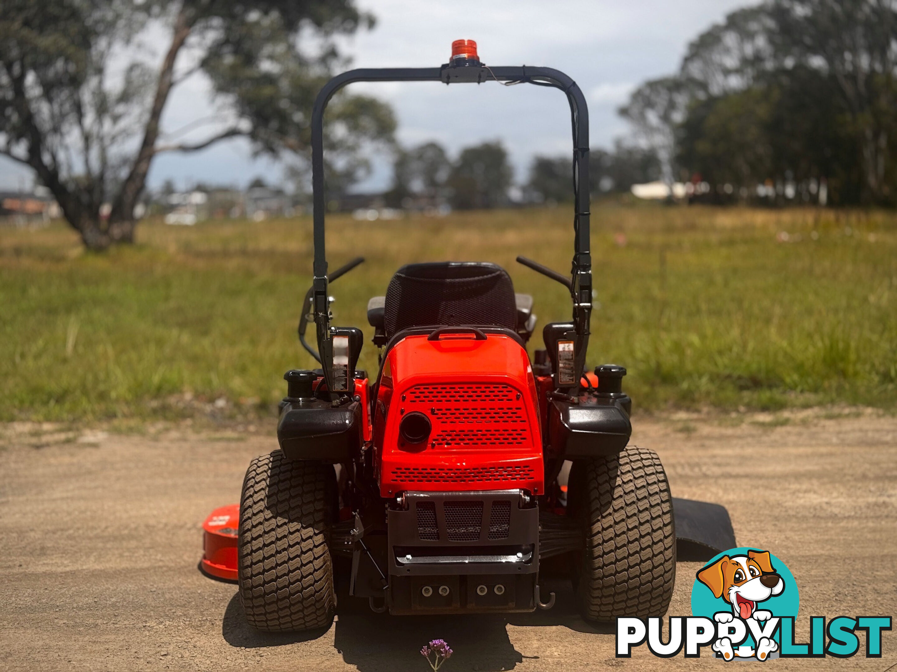 Kubota ZG332 Zero Turn Lawn Equipment