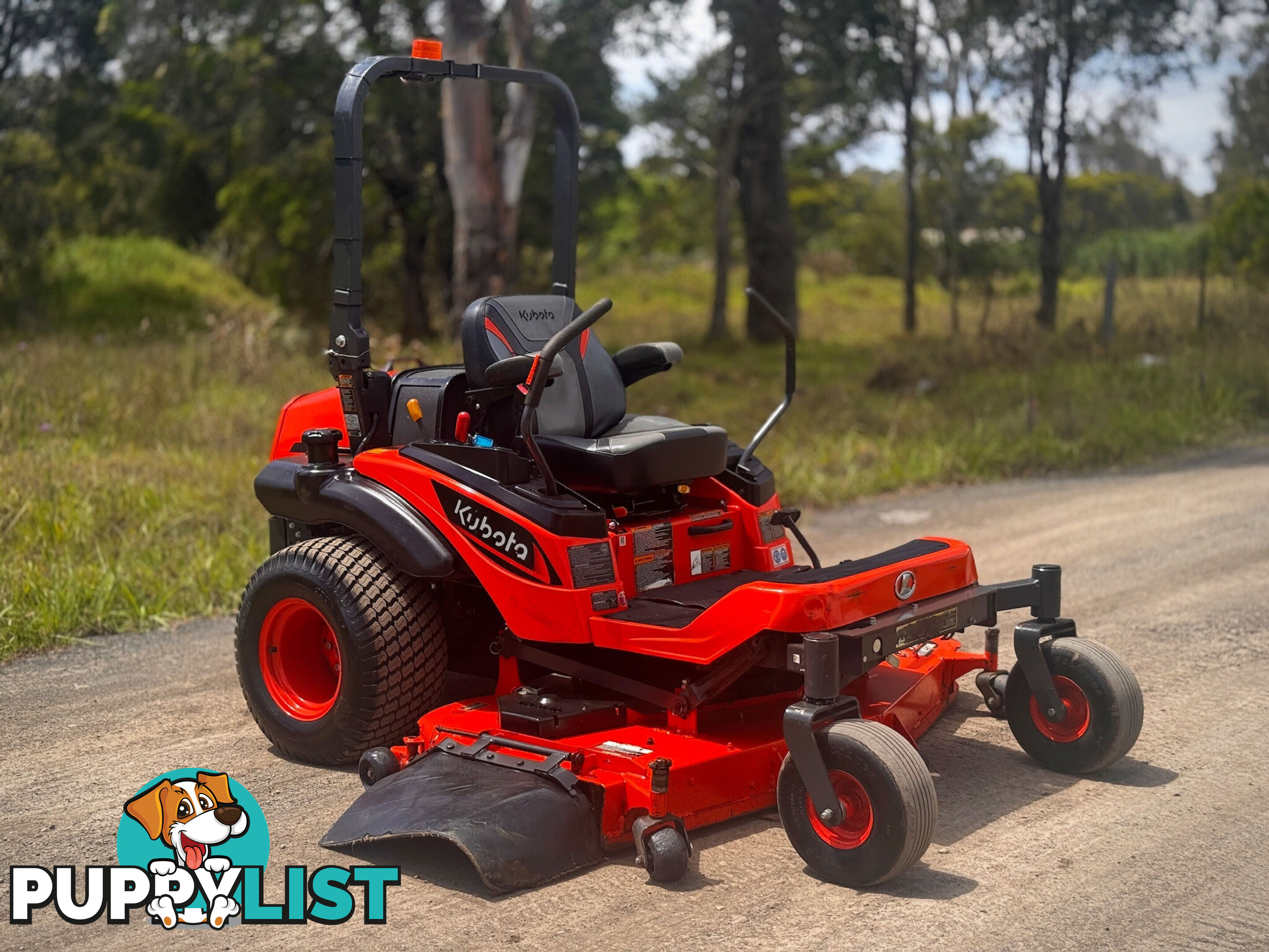 Kubota ZG332 Zero Turn Lawn Equipment