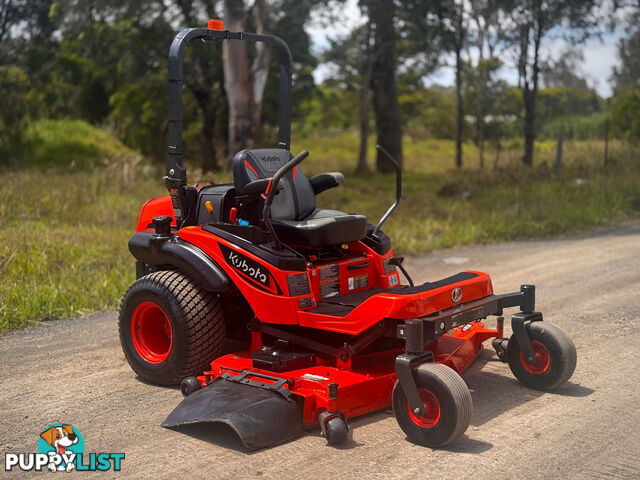 Kubota ZG332 Zero Turn Lawn Equipment