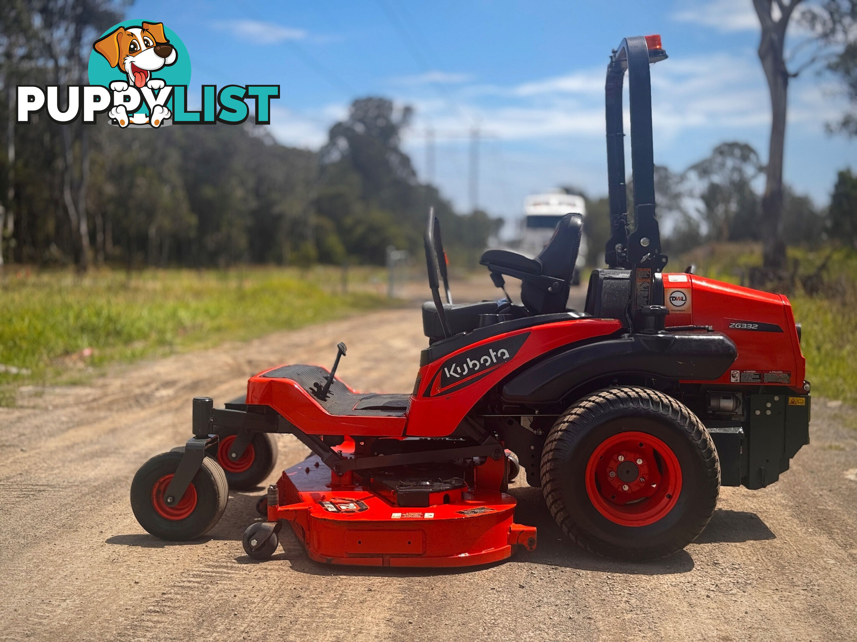 Kubota ZG332 Zero Turn Lawn Equipment