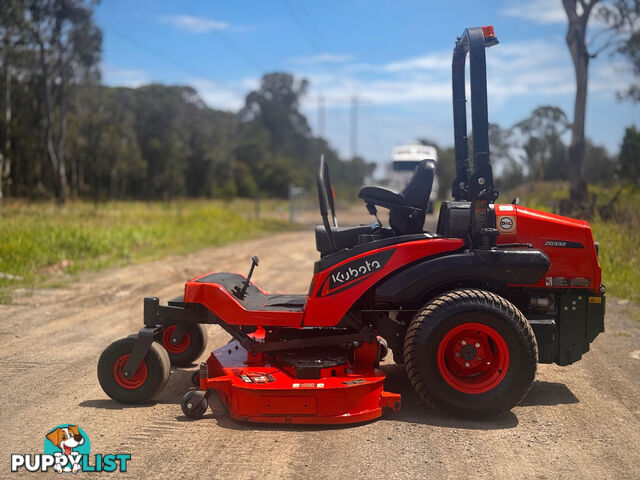 Kubota ZG332 Zero Turn Lawn Equipment