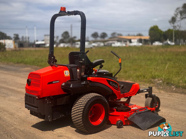 Kubota ZG332 Zero Turn Lawn Equipment