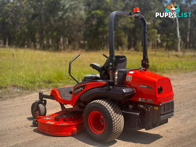 Kubota ZG332 Zero Turn Lawn Equipment