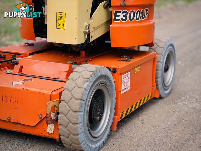 JLG E300AJP  Boom Lift Access &amp; Height Safety