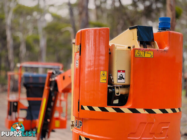 JLG E300AJP  Boom Lift Access &amp; Height Safety