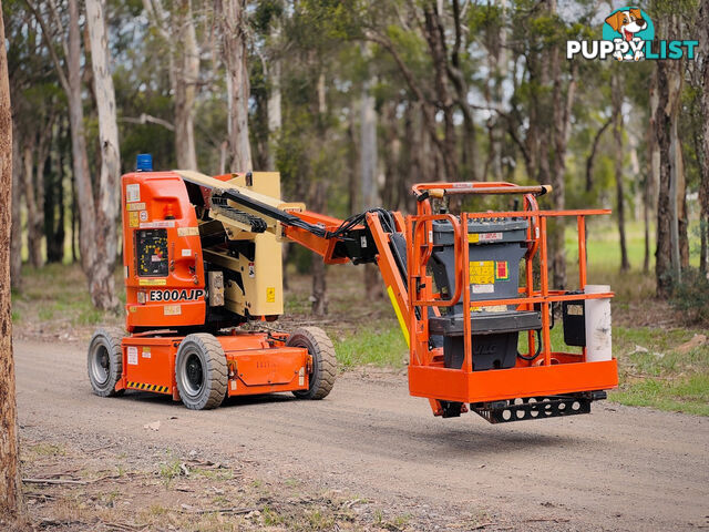 JLG E300AJP  Boom Lift Access &amp; Height Safety