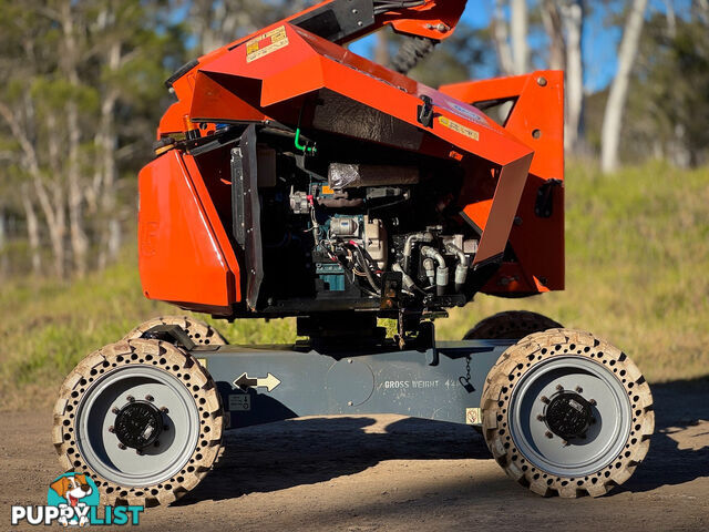 JLG 340AJ Boom Lift Access &amp; Height Safety