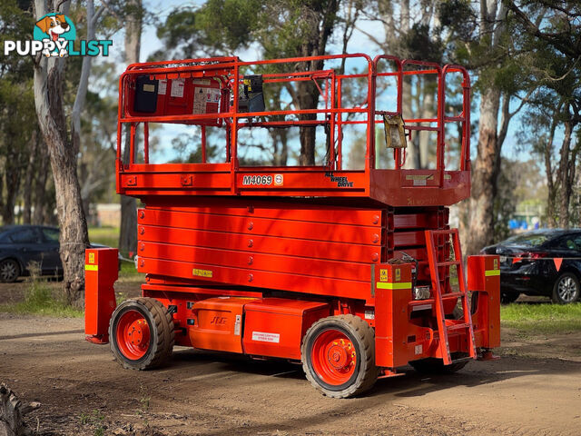 JLG M4069 Scissor Lift Access &amp; Height Safety