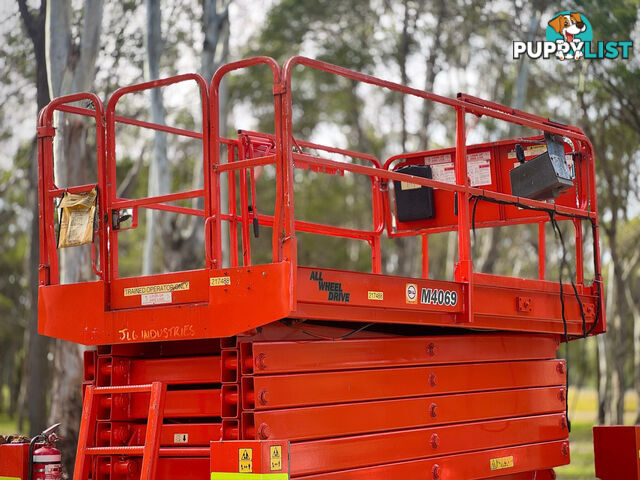 JLG M4069 Scissor Lift Access &amp; Height Safety