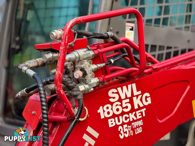 Takeuchi TL12 Skid Steer Loader
