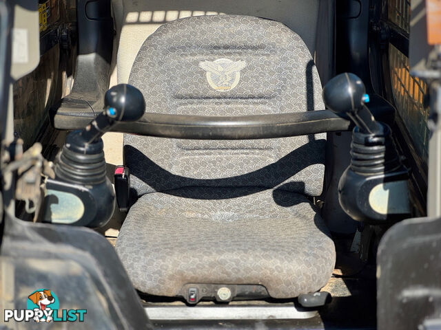 CASE TR320 Skid Steer Loader