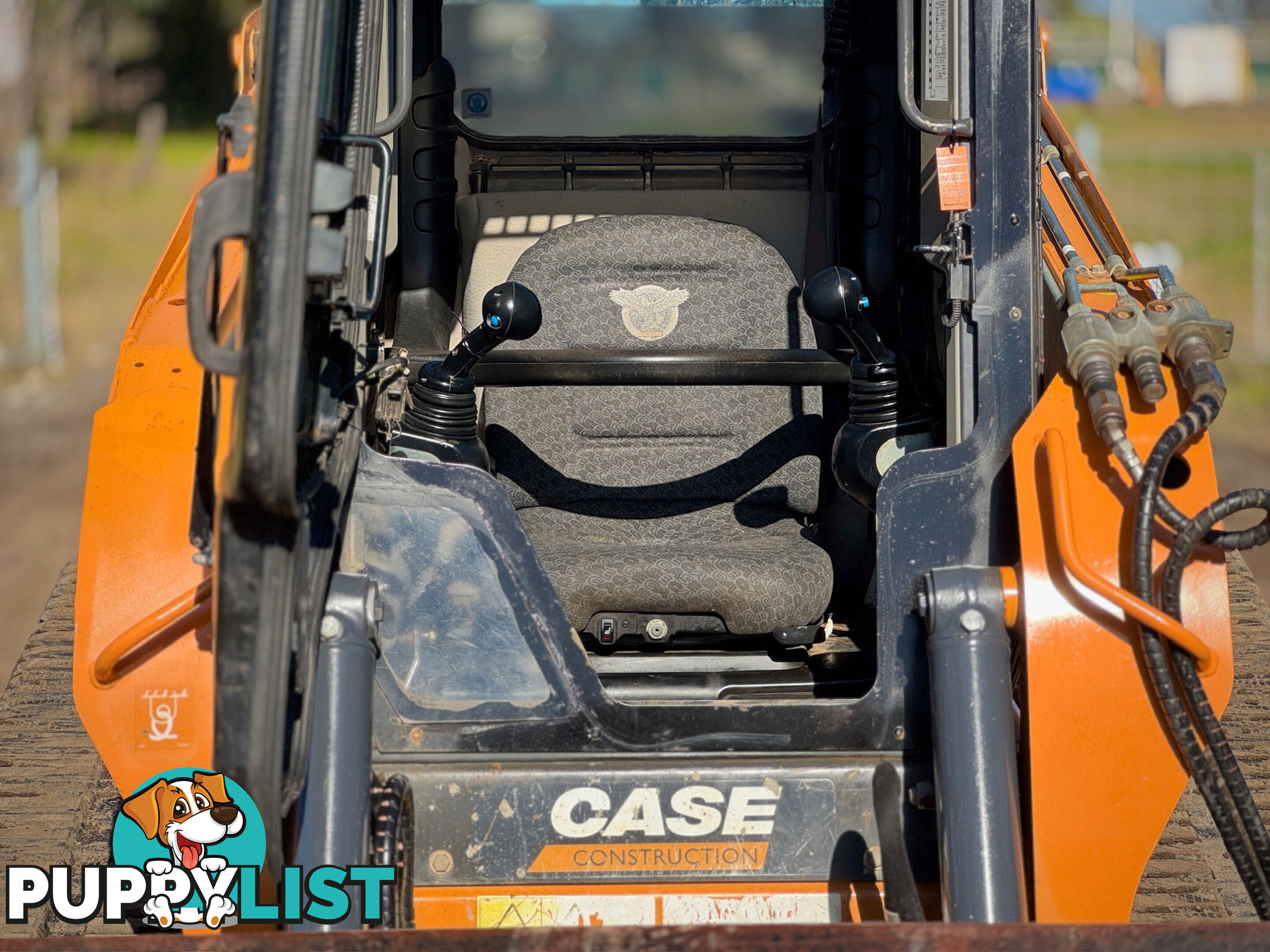 CASE TR320 Skid Steer Loader