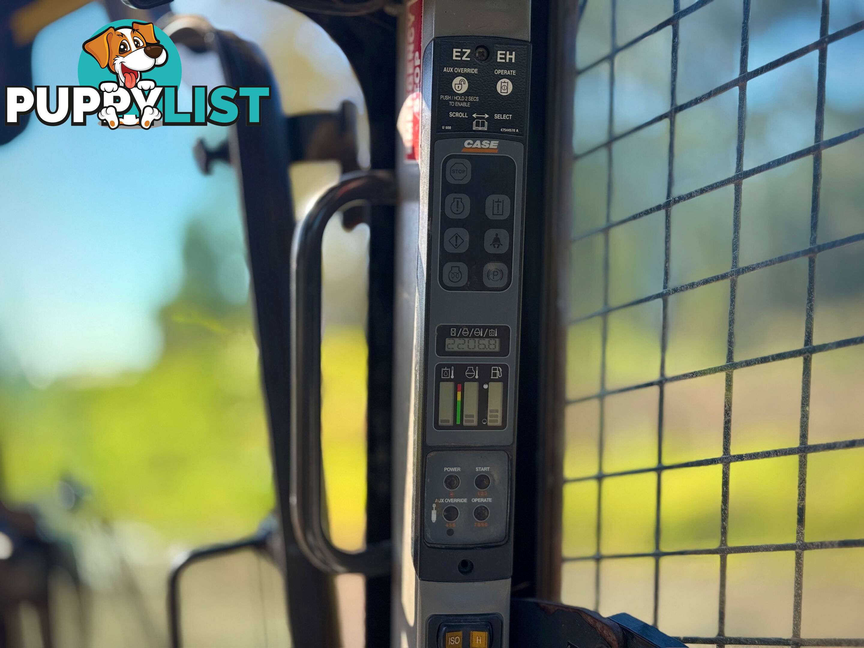 CASE TR320 Skid Steer Loader