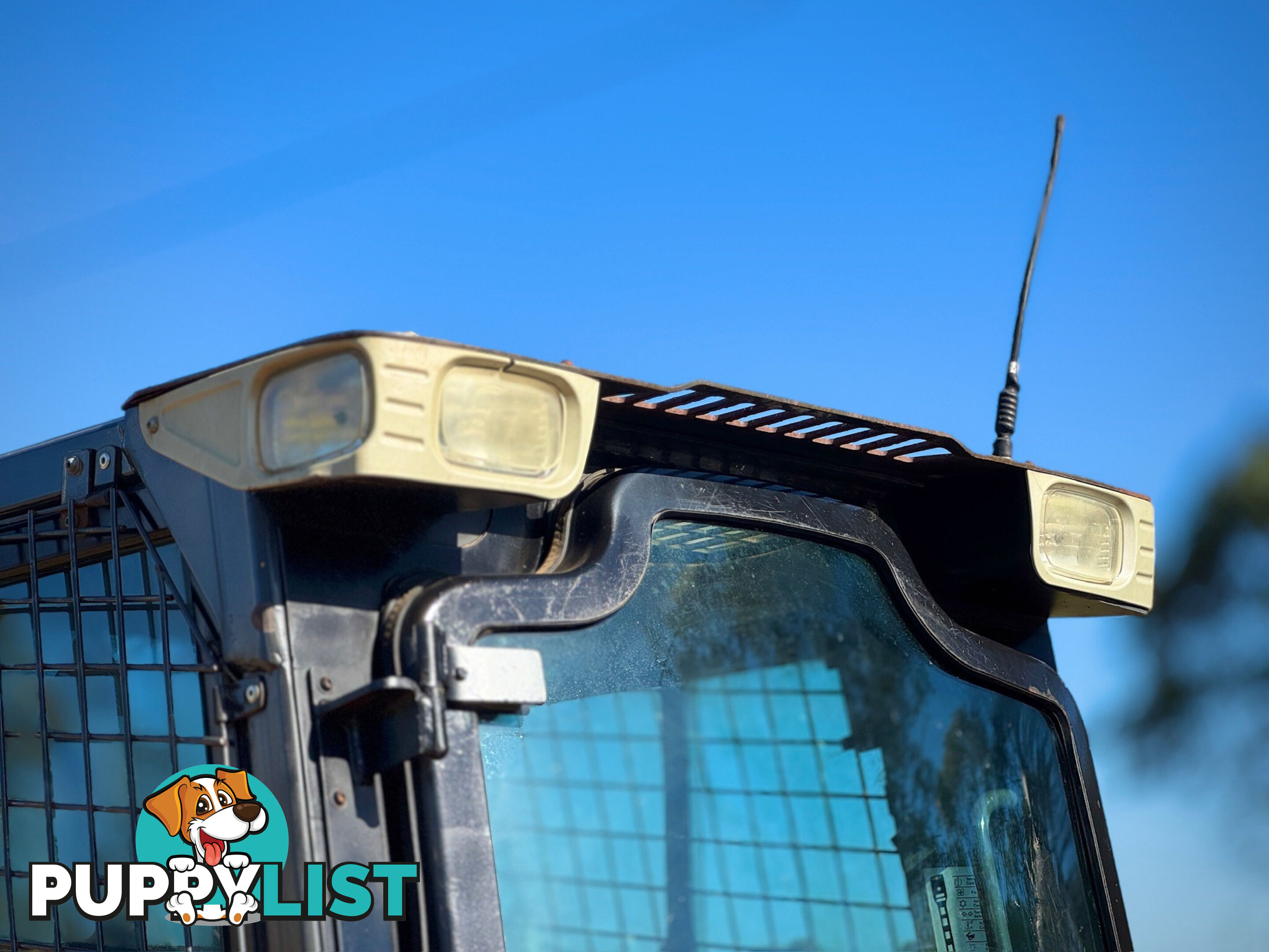 CASE TR320 Skid Steer Loader