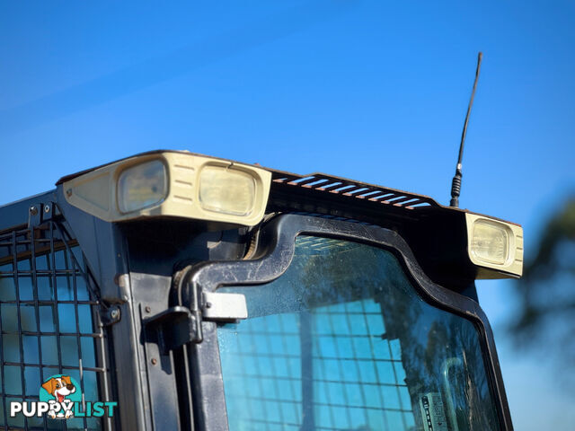 CASE TR320 Skid Steer Loader