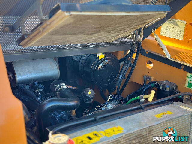 CASE TR320 Skid Steer Loader