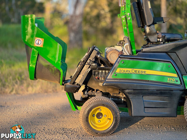 John Deere 1570 Front Deck Lawn Equipment