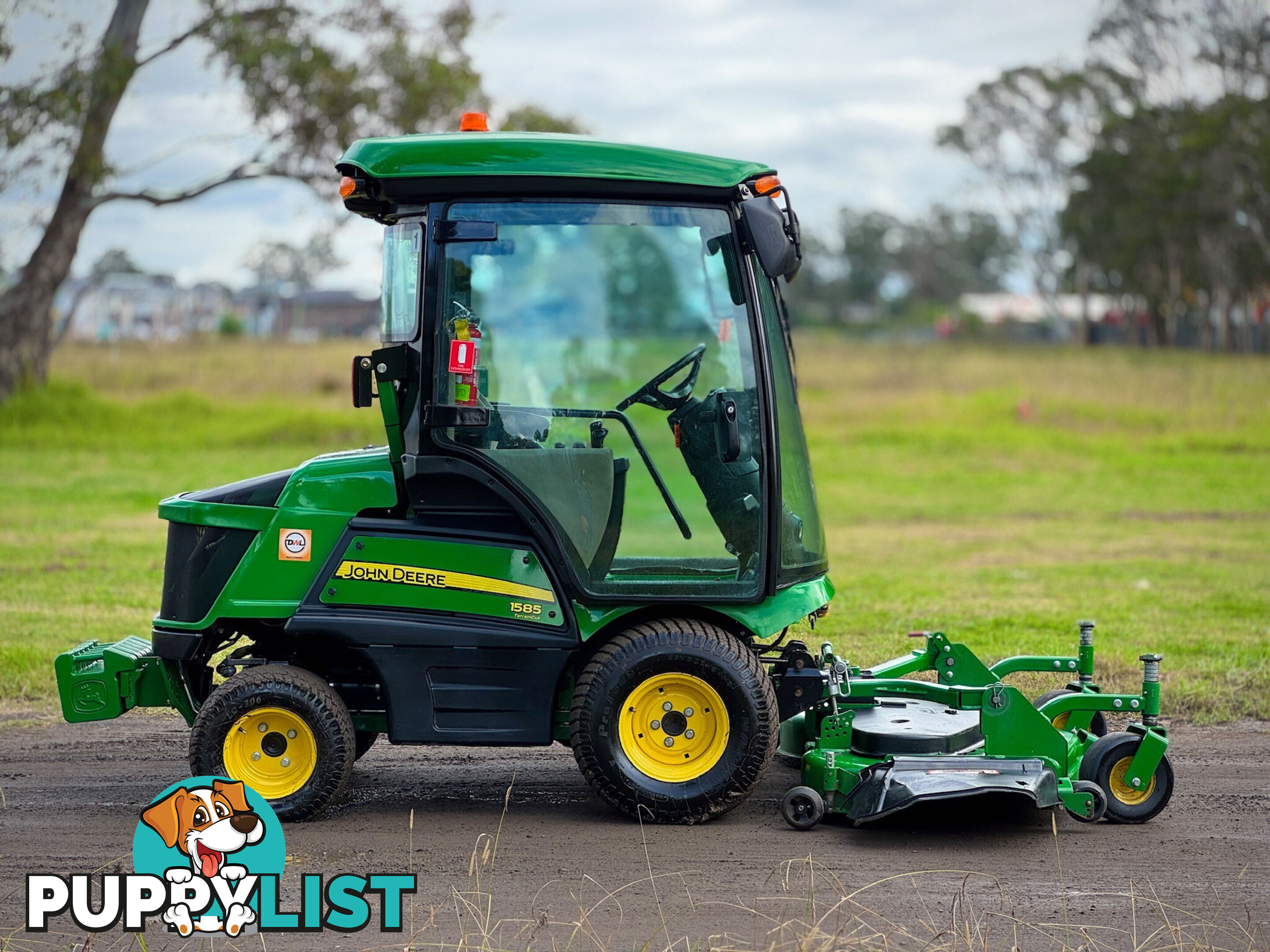 John Deere 1585 Front Deck Lawn Equipment