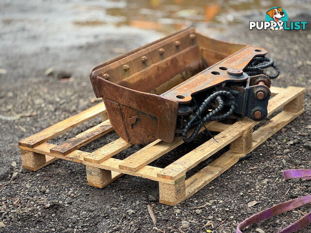 Roo 900mm Hydraulic Tilting Mud Bucket Bucket-GP Attachments