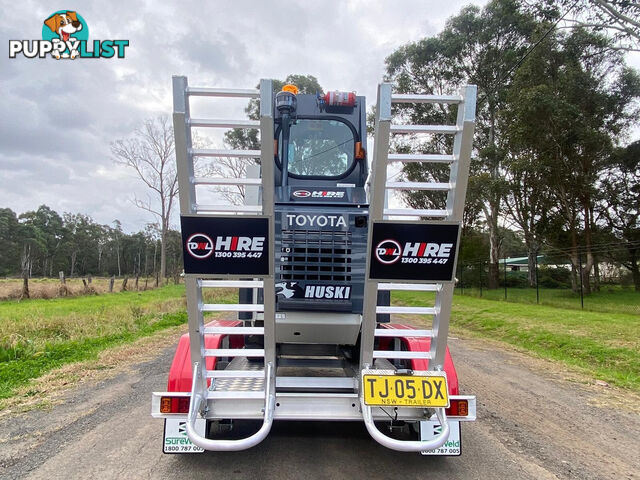 Toyota 4-SDK4 Huski Skid Steer Loader