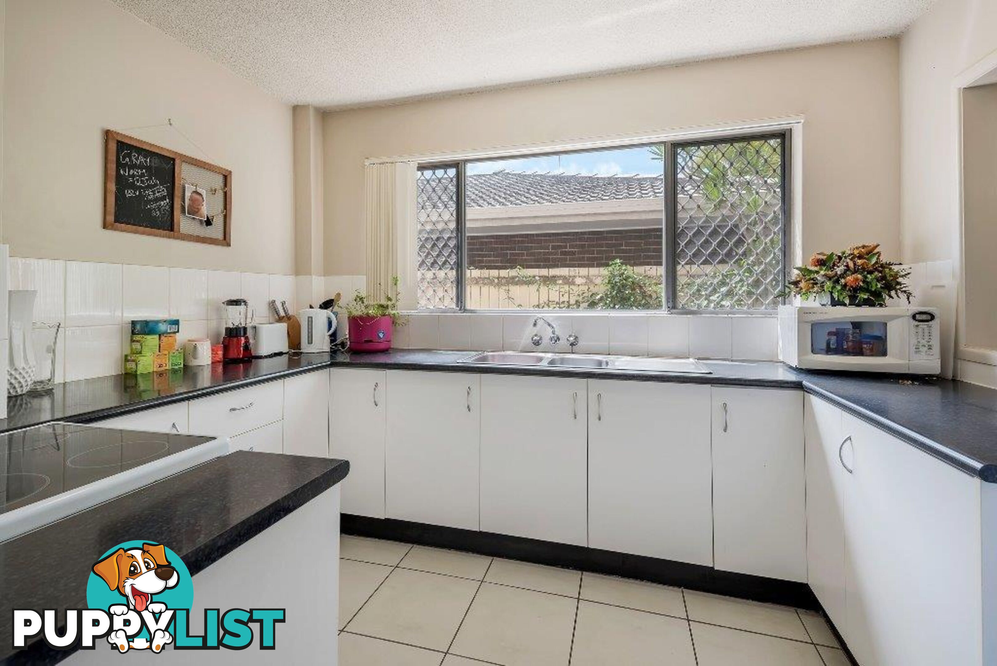 37 Burra Street CHEVRON ISLAND QLD 4217