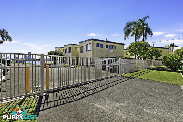 4/107 Stanhill Drive CHEVRON ISLAND QLD 4217