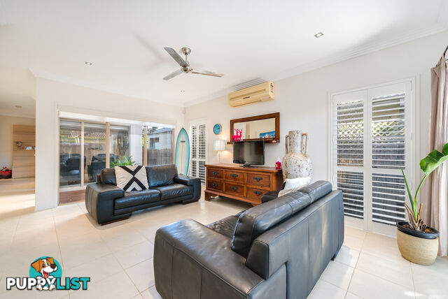 1/56 Bayview Street RUNAWAY BAY QLD 4216