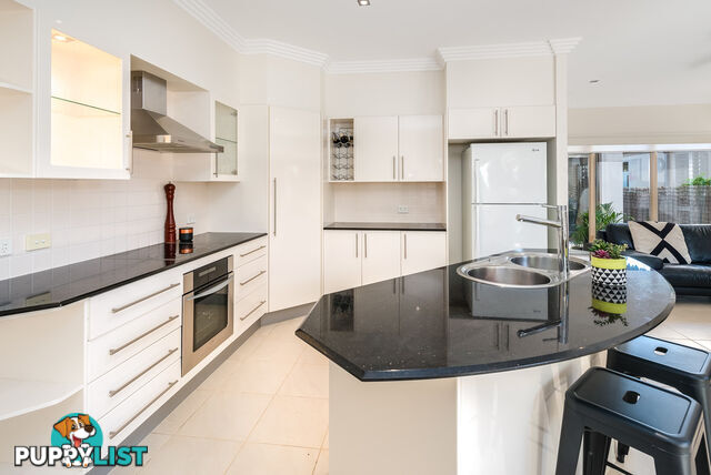 1/56 Bayview Street RUNAWAY BAY QLD 4216