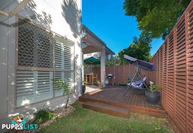 1/56 Bayview Street RUNAWAY BAY QLD 4216