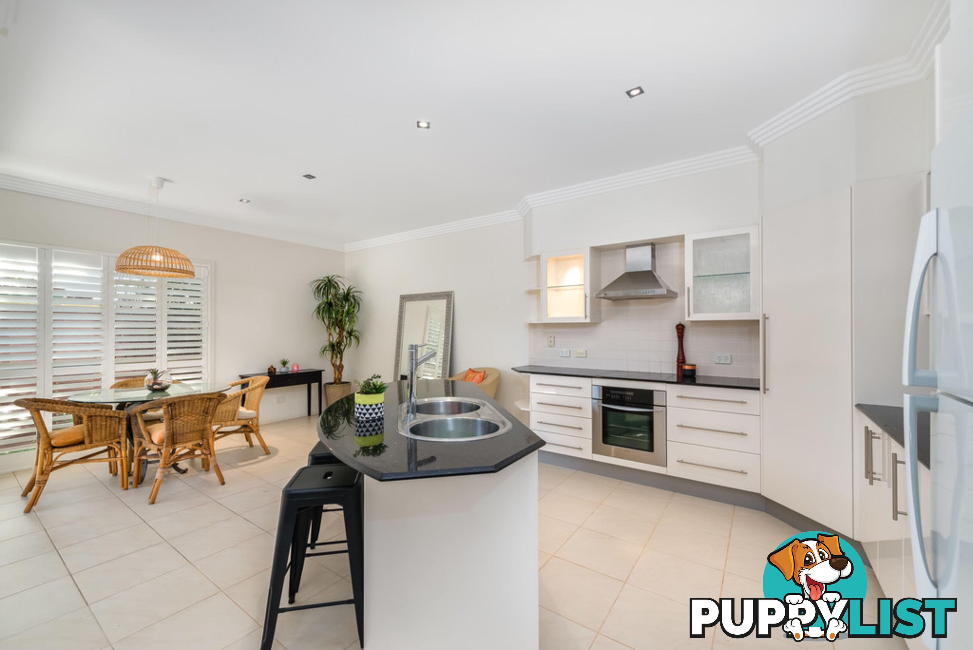 1/56 Bayview Street RUNAWAY BAY QLD 4216