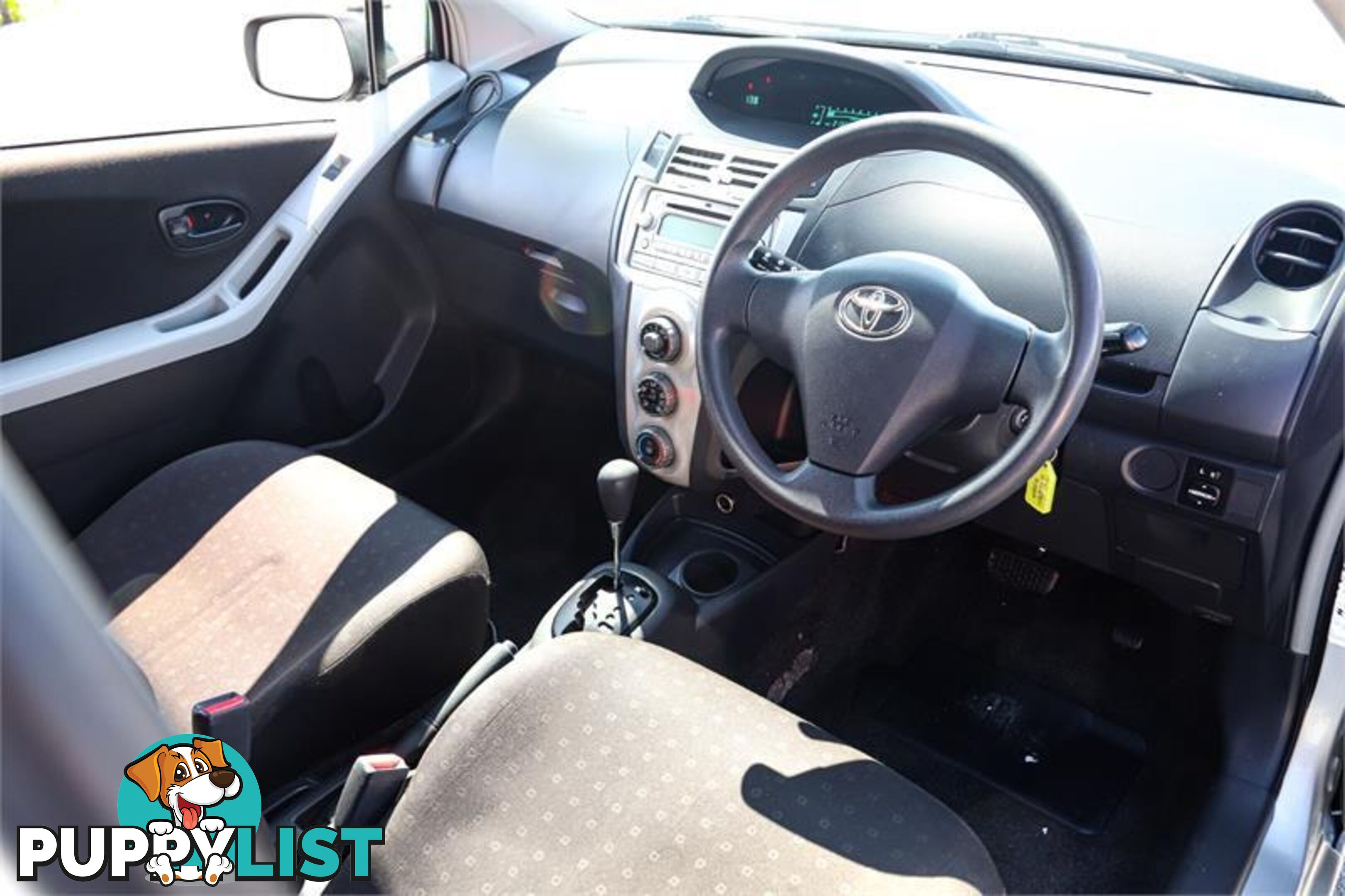 2005 TOYOTA YARIS YR AUTO HATCH