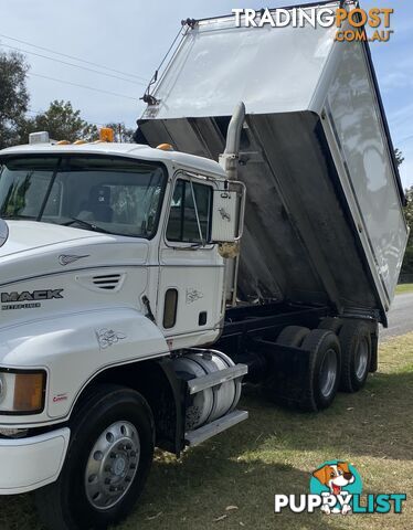 2004 MACK METROLINER TIPPER